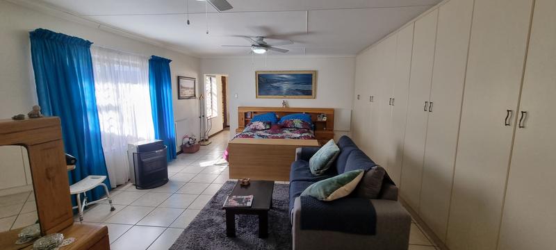 4 Bedroom Property for Sale in Fraaiuitsig Western Cape